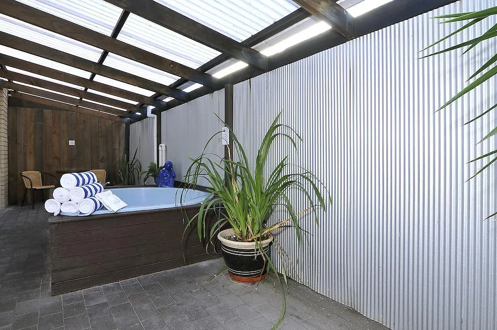 ****  Fenton Court Motel Rotorua New Zealand